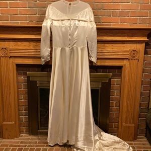 EUC Vtg 1940’s custom ivory satin gown